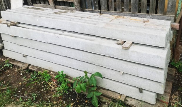 Sosem használt, beton kerítés oszlopok