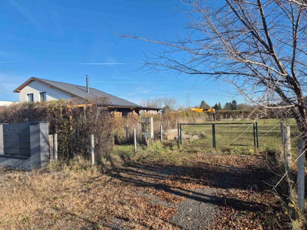 S�st�gy�gyf�rd�n �p�t�si telek elad�