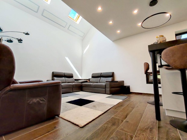 S�st�gy�gyf�rd�n �n�ll� csal�di h�z elad�