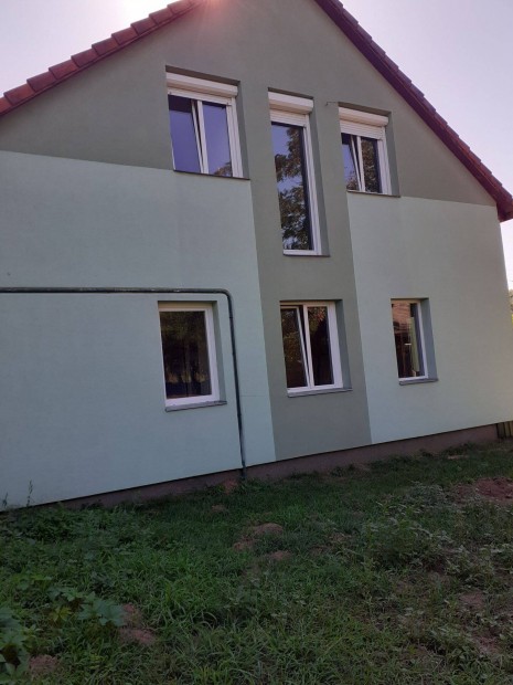 S�st�hegyen v�llalkoz�sra alkalmas ingatlan elad�