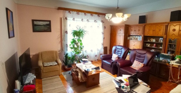 Sóstói út közelében 105 nm-es ikerház eladó. 67869