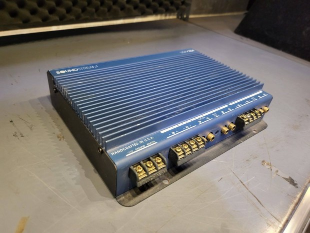 Soundstream usa 204 erősítő
