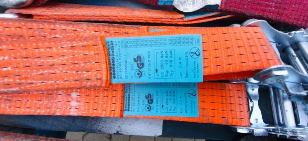 Spanifer elad� t�bb darab is vegyesen