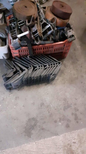 Spaniferek, 8-12 m-es, lvdk elad