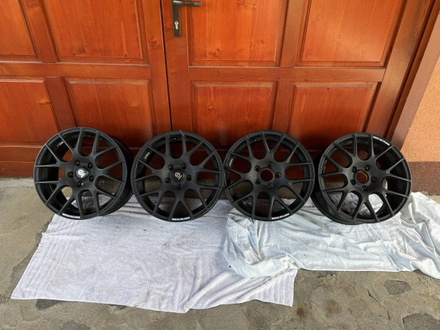 Sparco Pro Corsa 5x114,3 R17 felniszett