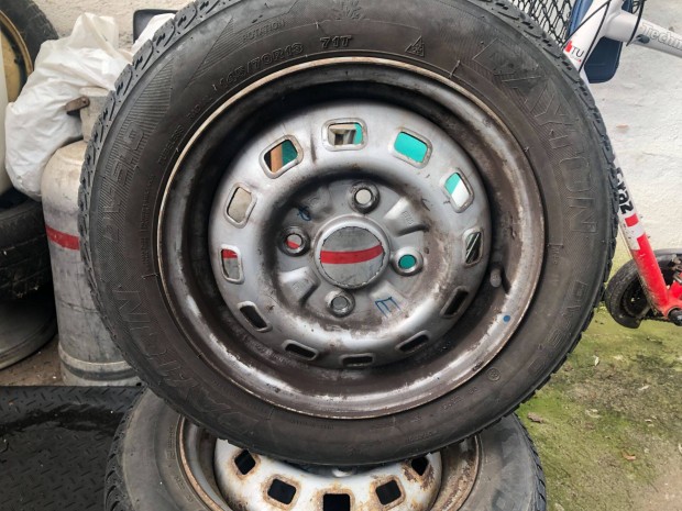 Spark,Matz kerekek tli gumikkal szerelve 145/70 R13