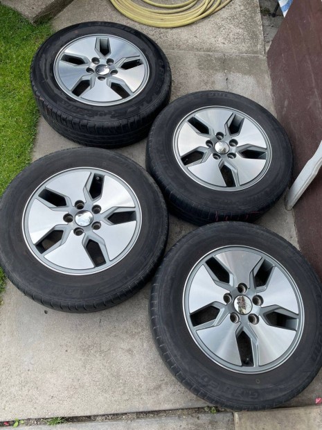 Spéci alufelni 5x108 osztókörre 15" méretben Fordra és Volvora