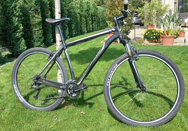 Specialized 29"-os MTB kerkpr elad