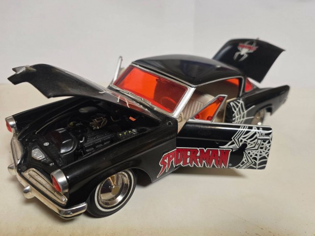 Spider-MAN TM 2004 Marvel 1953 Studebaker Starliner 1:18