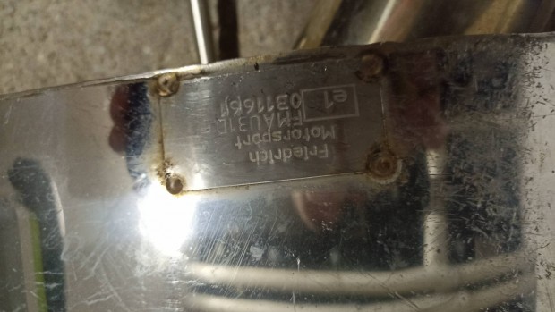 Sport kipufog� dob elad�!