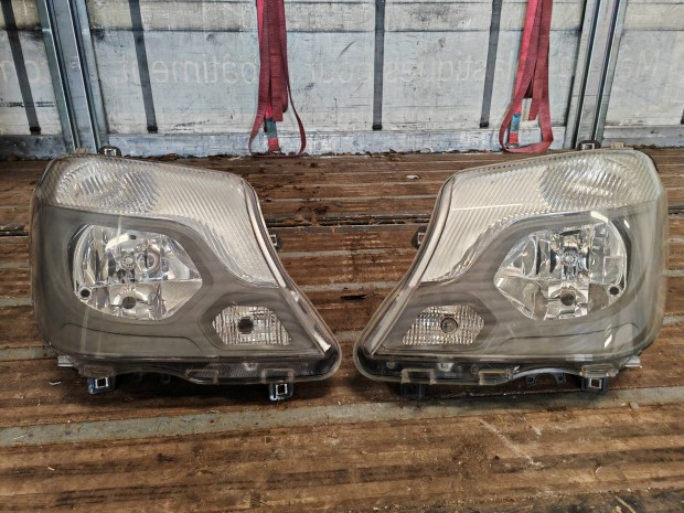 Sprinter w 906 bontott els� l�mpa. 