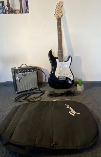 Squier Fender Stratocaster elektromos girr