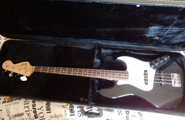 Squier jazz bass gitr