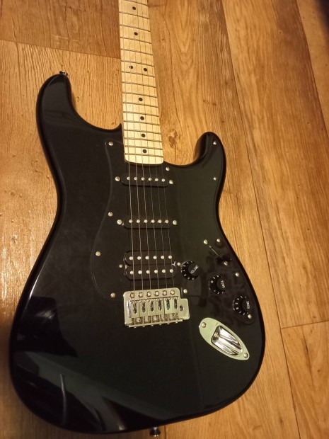 Squier sonic stratocaster elad 