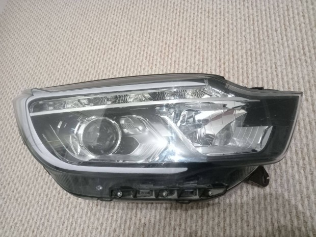 Ssangyong Musso, Xenon, LED-es, jobb fényszóró