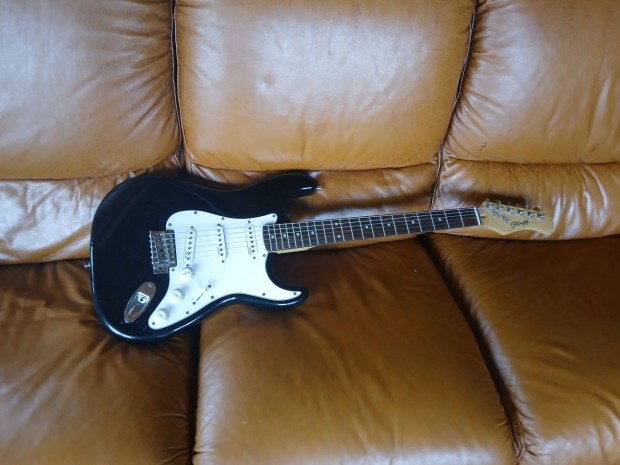 Stagg s 300 gitár, gitártok, stagg erősítő és jackkábel eladó