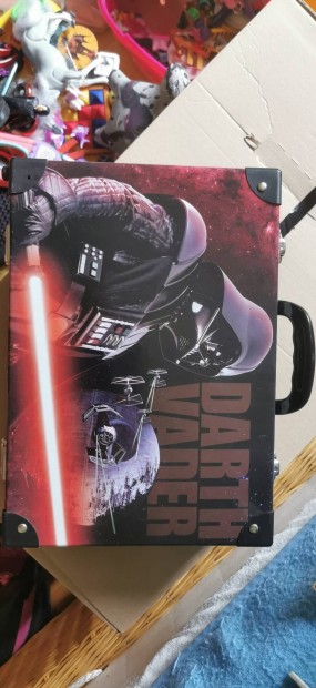 Star Wars Darth Vader koffer, jszer! :) 