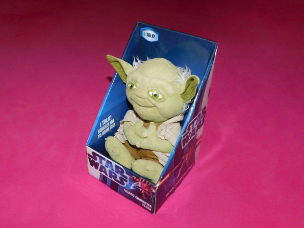 Star Wars Yoda beszélő plüss figura, 24 cm