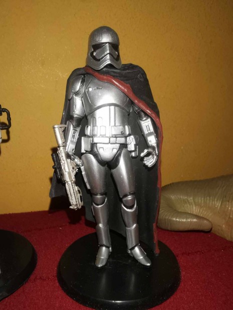 Star Wars figura (kb 10cm) Captain Phasma