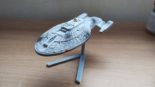 Star trek Battle Damaged USS Voyager mini haj modell