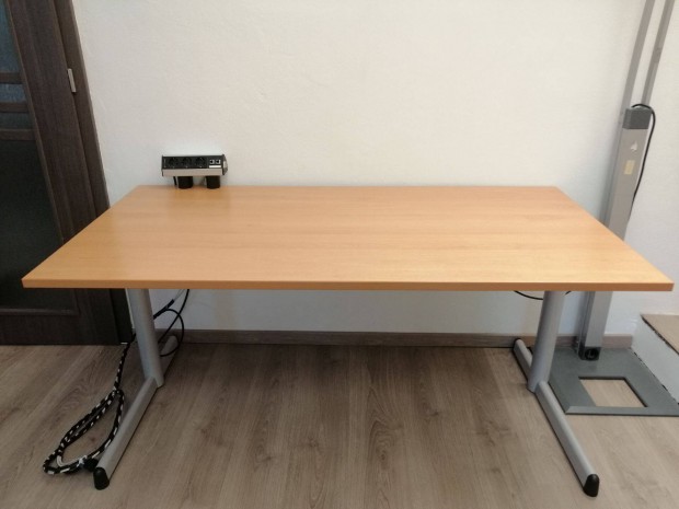 Steelcase 160 x 80 masszv irodai rasztal tredk ron