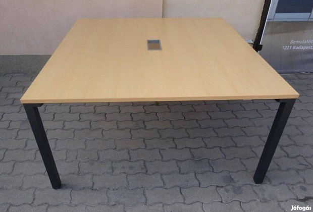 Steelcase trgyalasztal, konferencia asztal - 140x140 cm