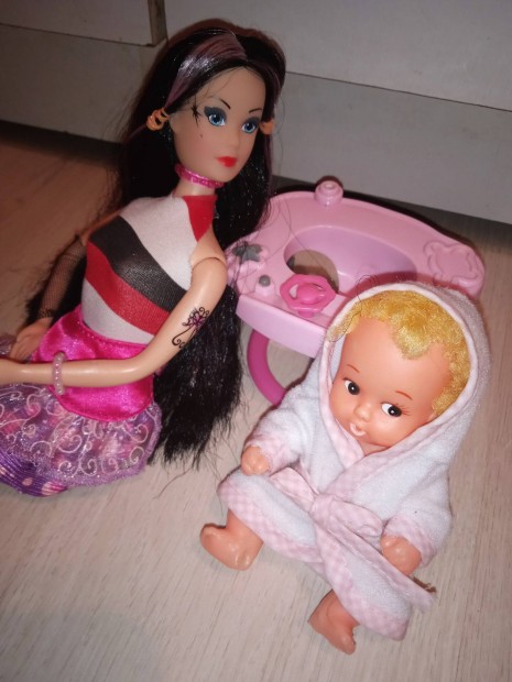 Steffi barbie barbi baba kisgyerekkel kisjrmvel
