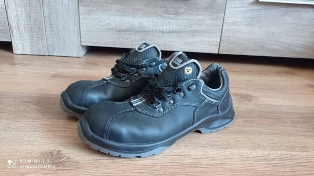 Steitz Secura munkavédelmi cipő 43