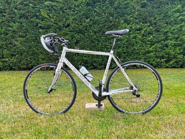 Stevens Strada 900 fitness bike cross bike 23" 58 cm