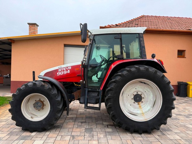 Steyr 9094 A traktor 100LE