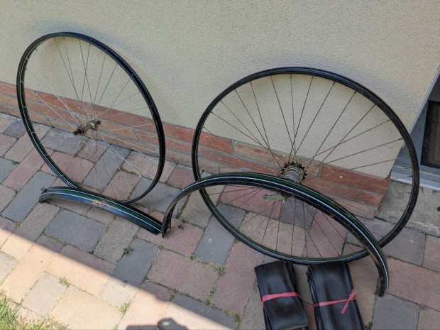 Steyr/Puch falcos kerekek szép csíkozással, sárvédővel, új gumival