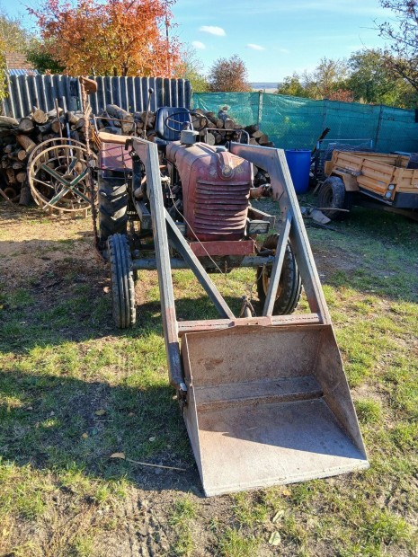 Steyr homlokrakodós traktor eladó