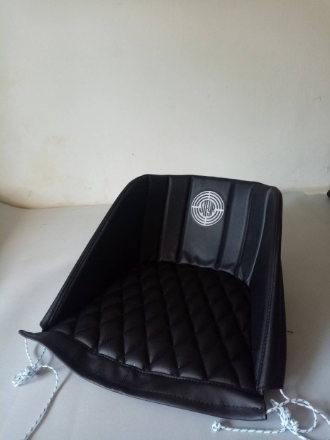 Steyr traktor ülés huzat. Fekete, hímzett. 