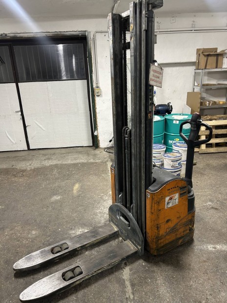 Still Gyalogkis�ret� targonca, elektromos emel� 