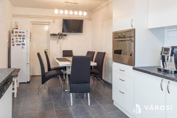 St�lusos, fel�j�tott csal�di h�z Orosh�z�n