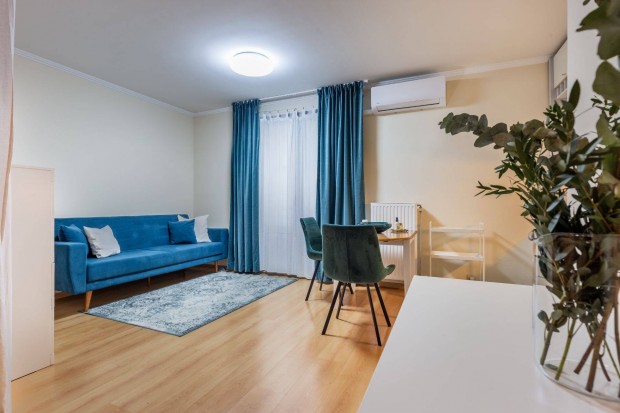 St�lusos st�di� lak�s kiad� MAG H�z, VII. ker�let �prilis 1-t�l