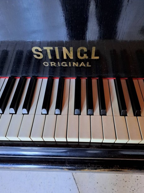 Stingl Original Angolmehaniks zongora 