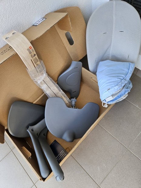 Stokke Nomi etetőszék (grey) pihenőszékkel