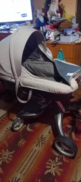 Stokke márkájú 2:1 baba kocsi