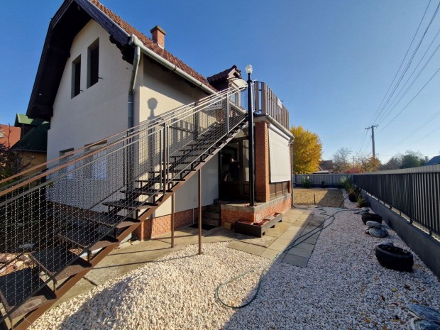 Strandhoz k�zeli �d�l� elad� Tiszak�csk�n