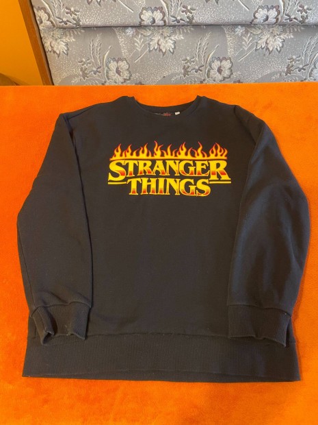 Stranger Things fiú pulóver (146-152)
