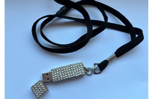 Strasszkves pendrive, bizsu lnc