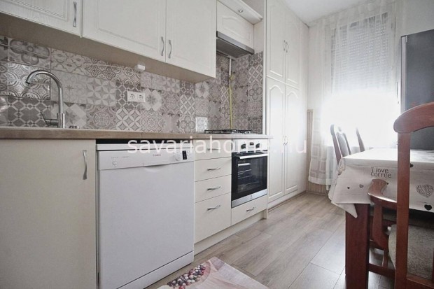 Stromfeld lak�telepen nappali+2 szob�s,erk�lyes lak�s elad�!