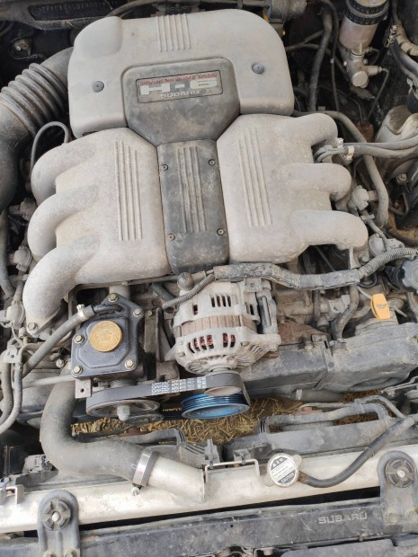 Subaru 3,3 6 hengeres boxer motor 220 le