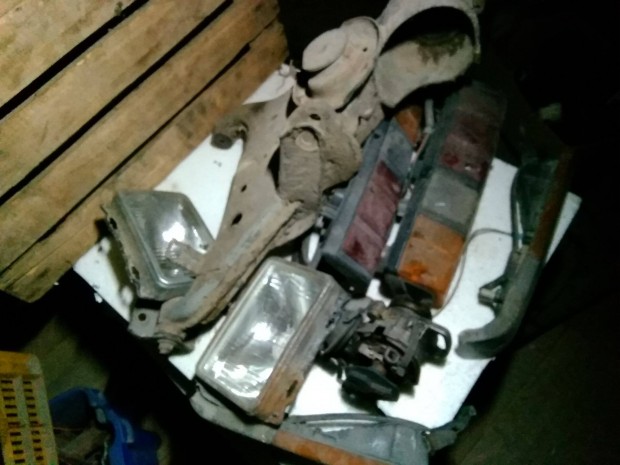 Subaru E12 alkatr�szek