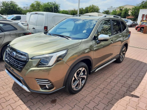 Subaru Forester 2.0 e-Boxer Platinum CVT Emil F...