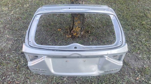 Subaru Impreza csomagtrajt hts ajt