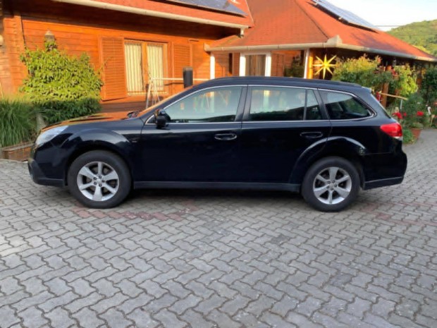 Subaru outback friss müszakival