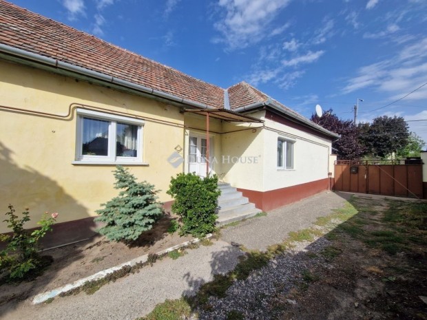 S�k�sdi elad� 143 nm-es h�z