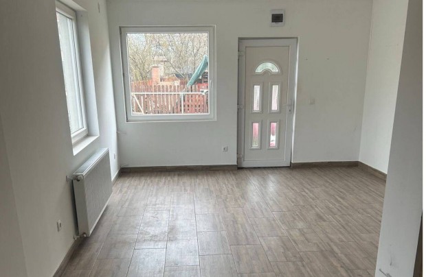 S�lys�p, Sz�l�snyaral� vas�t�llom�st�l 5 percre l�v� lak�s kiad�